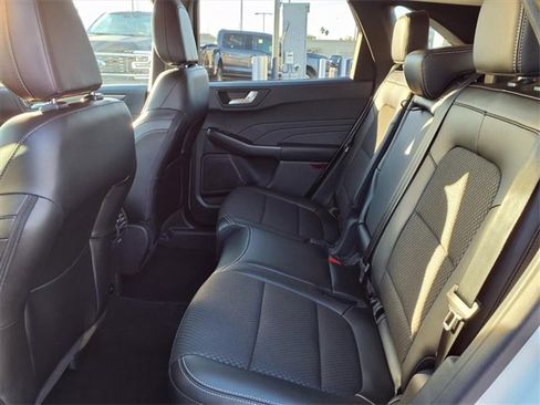 Used 2024 Ford Escape SE image 17