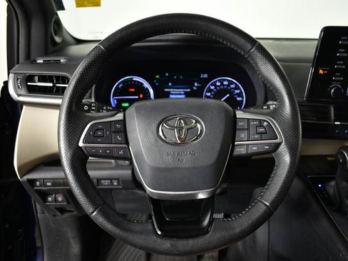 Used 2021 Toyota Sienna Limited image 34