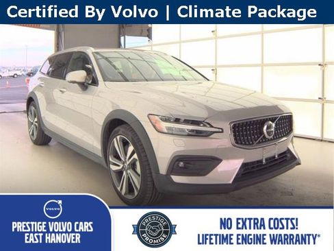 Certified 2025 Volvo V60 B5 Cross Country Plus image 1