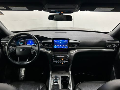 Used 2020 Ford Explorer XLT w/ Equipment Group 202A AWD/4WD image 12