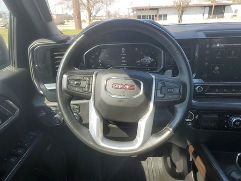 Used 2024 GMC Sierra 1500 SLT image 11
