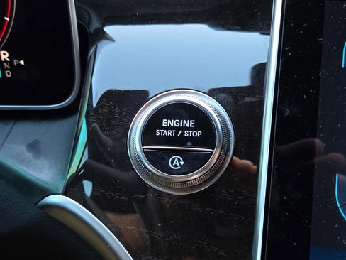 Used 2025 Mercedes-Benz GLC 300 image 18