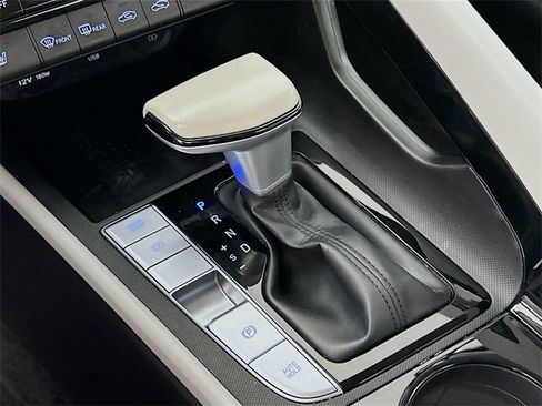Used 2022 Hyundai Elantra Limited image 25