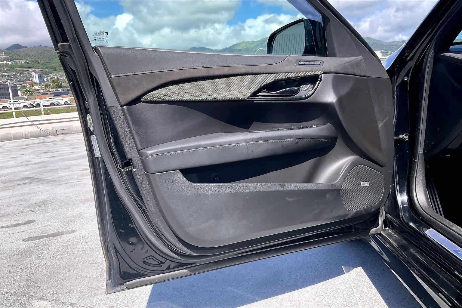 Used 2017 Cadillac ATS V w/ Luxury Package RWD image 27