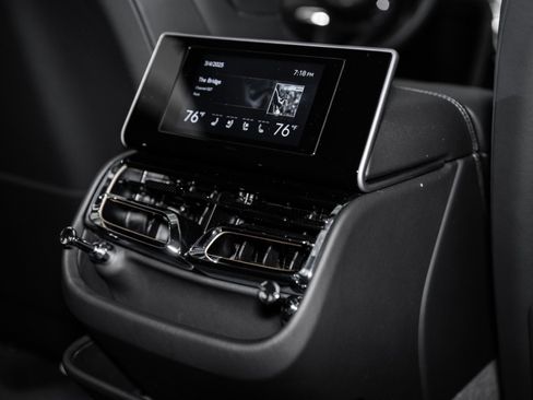 Used 2024 Bentley Flying Spur W12 image 27