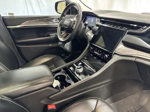 Used 2023 Jeep Grand Cherokee 4WD 4xe w/ Luxury Tech Group II image 32