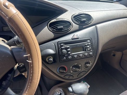 Used 2001 Ford Focus SE FWD image 12