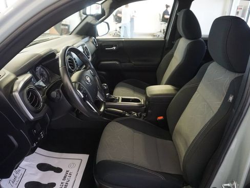 Certified 2023 Toyota Tacoma TRD Sport AWD/4WD image 18