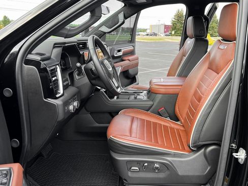 Used 2025 GMC Sierra 3500 Denali Ultimate image 3