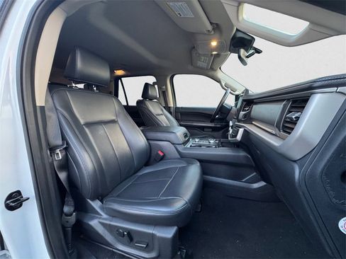 Used 2024 Ford Expedition Max XLT image 14