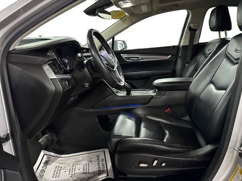 Used 2017 Cadillac XT5 Luxury w/ Driver Awareness Package image 9