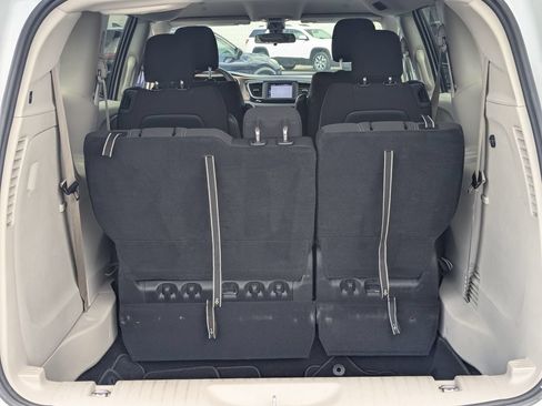 Used 2022 Chrysler Voyager LX FWD image 31