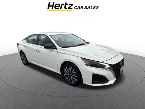 Used 2025 Nissan Altima 2.5 SV image 1