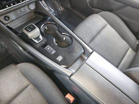 Used 2025 Nissan Rogue SV FWD image 22