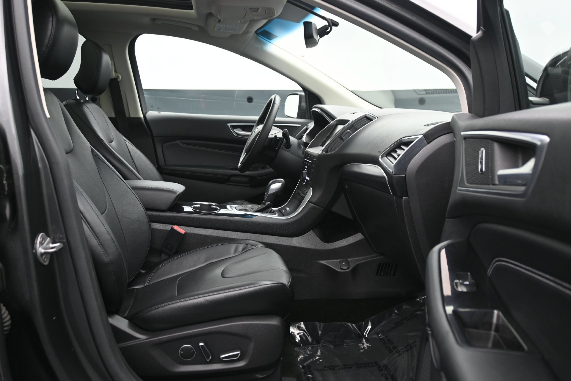 Used 2015 Ford Edge Titanium w/ Equipment Group 301A AWD/4WD image 13