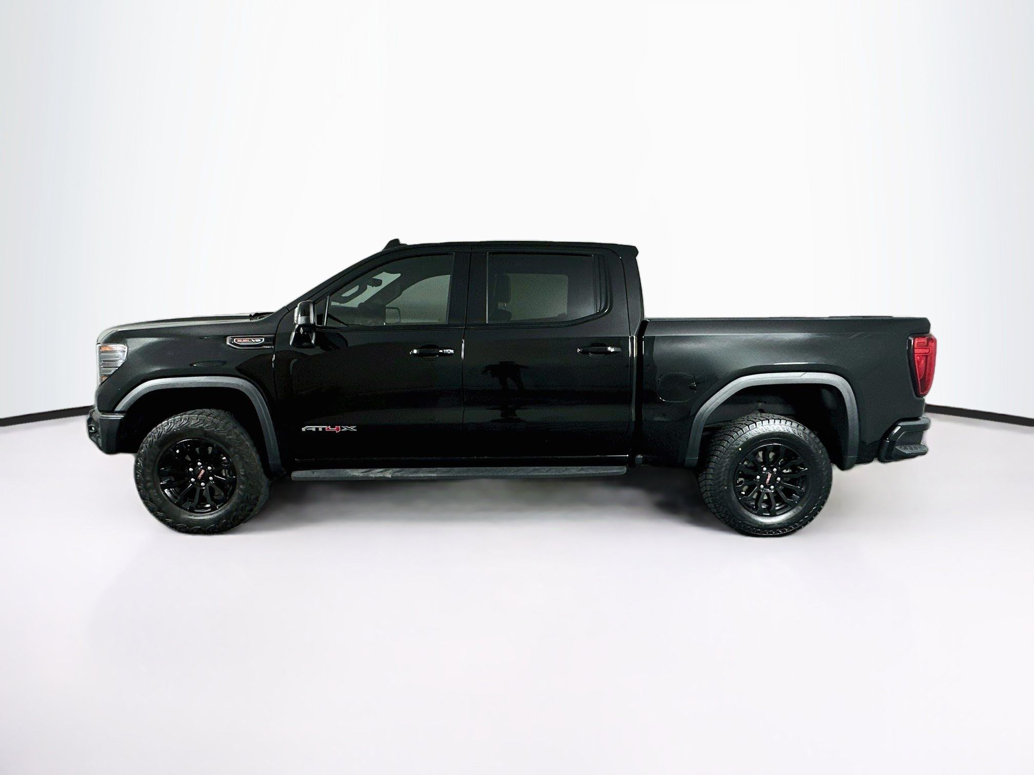 Used 2023 GMC Sierra 1500 AT4X AWD/4WD image 4