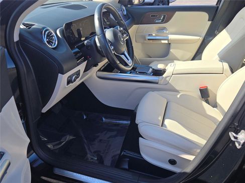 Used 2023 Mercedes-Benz GLA 250 4MATIC w/ Premium Package image 26