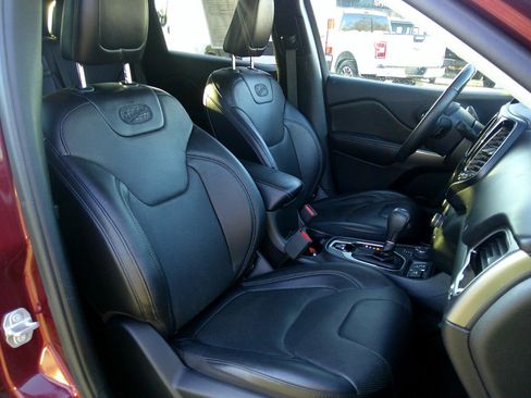 Used 2019 Jeep Cherokee Overland w/ Trailer Tow Group image 44