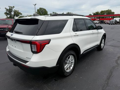 Used 2025 Ford Explorer Active AWD/4WD image 18