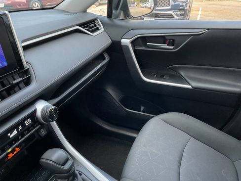 Used 2025 Toyota RAV4 XLE image 35