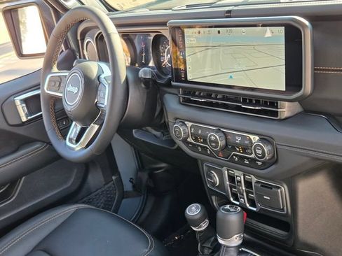 Used 2024 Jeep Wrangler Unlimited Sahara w/ Technology Group AWD/4WD image 20