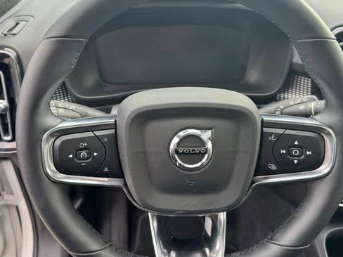Used 2022 Volvo XC40 T5 R-Design w/ Advanced Package image 18