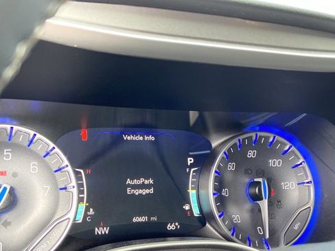 Used 2023 Chrysler Pacifica Touring-L image 21