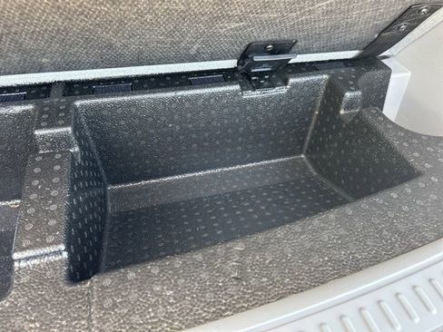 Used 2023 GMC Acadia SLT image 12