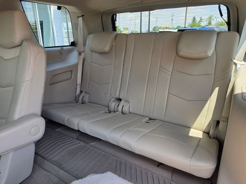 Used 2015 Cadillac Escalade Luxury AWD/4WD image 14