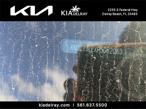 Used 2023 Kia Niro SX image 10