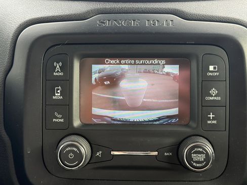 Used 2015 Jeep Renegade Latitude w/ Popular Equipment Group image 22