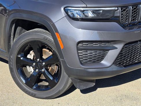 Used 2022 Jeep Grand Cherokee Altitude image 9