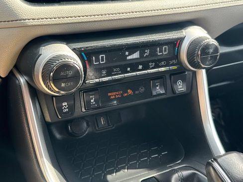 Used 2020 Toyota RAV4 XLE w/ Convenience Package AWD/4WD image 27