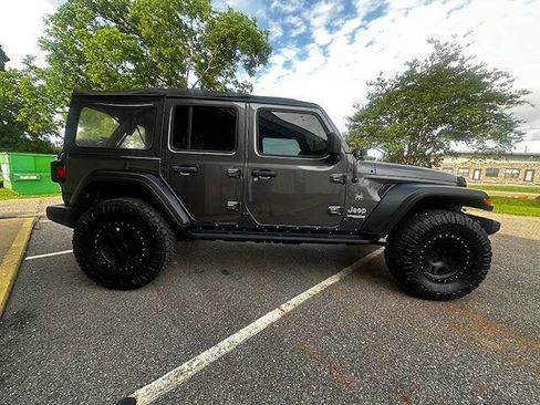 Used 2018 Jeep Wrangler Unlimited Sport AWD/4WD image 7