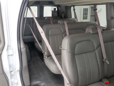 Used 2017 Chevrolet Express 3500 LS RWD image 14