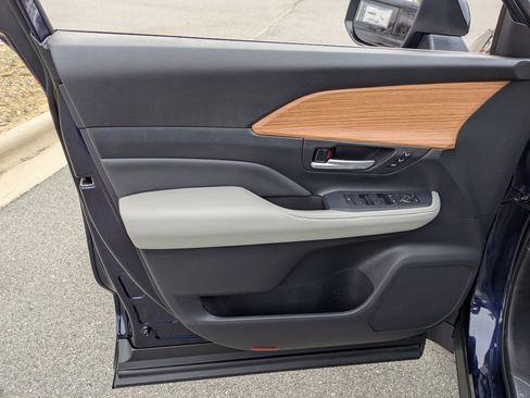 Used 2025 Toyota Grand Highlander AWD Hybrid image 15