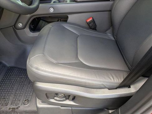 New 2025 Land Rover Defender 110 S image 4