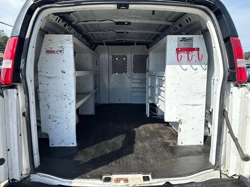 Used 2018 Chevrolet Express 3500 w/ Driver Convenience Package RWD image 11