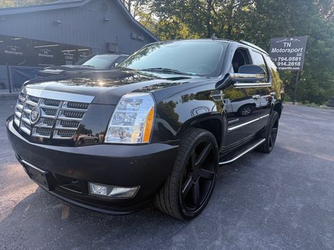 Used 2011 Cadillac Escalade AWD image 28