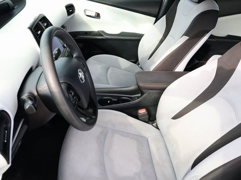 Used 2022 Toyota Prius L Eco image 13