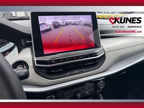 Used 2025 Jeep Compass Limited image 23