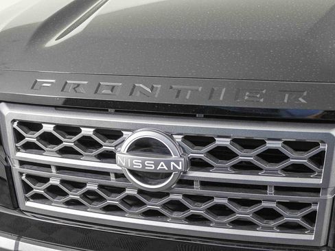Used 2024 Nissan Frontier SV image 5
