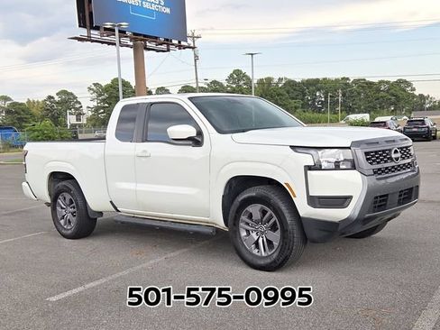 Used 2025 Nissan Frontier SV RWD image 5