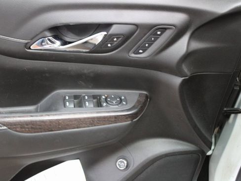 Used 2021 GMC Acadia Denali w/ GMC Pro Grade Package image 12