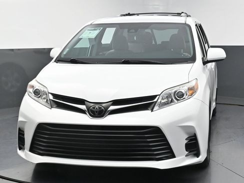 Used 2019 Toyota Sienna LE image 7
