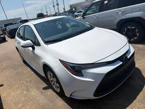 Used 2026 Toyota Corolla LE FWD image 6