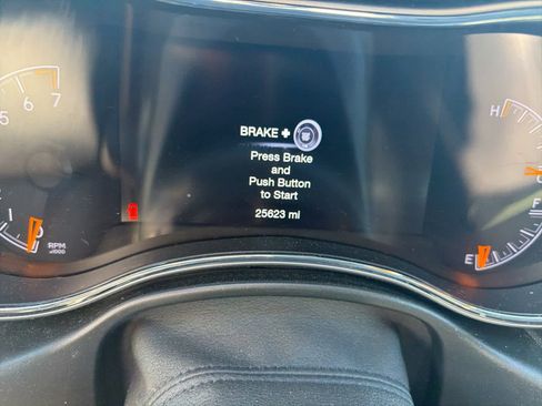 Used 2021 Jeep Grand Cherokee Laredo X image 4