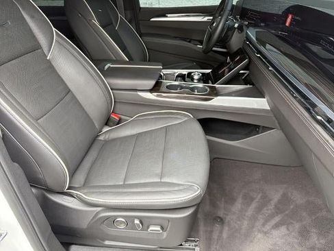 Certified 2025 Cadillac Escalade ESV Premium Luxury w/ Touring Package AWD/4WD image 13