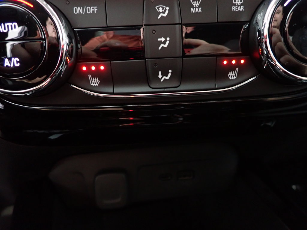 New 2026 Chevrolet Trax LT w/ Midnight Edition FWD image 5
