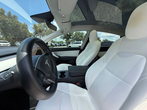 Used 2022 Tesla Model Y Long Range AWD/4WD image 20